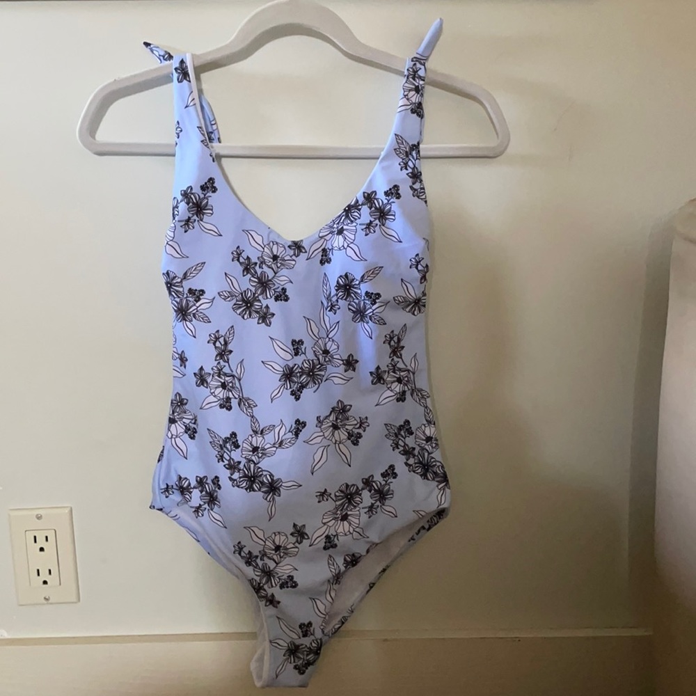 Very cute one piece swimsuit (brand unknown)
